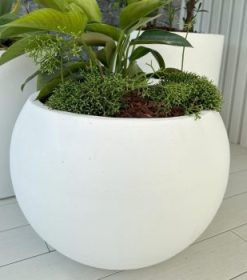 Globe Lightweight Pot By Mosarte Garden Living